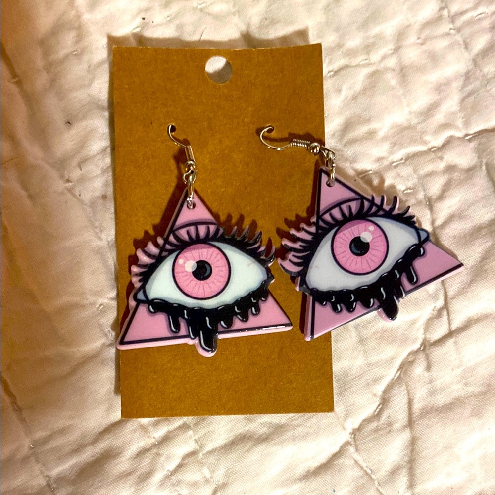 🏷️ FREE W/PURCHASE BNWT Pink Eye Triangle Earrings